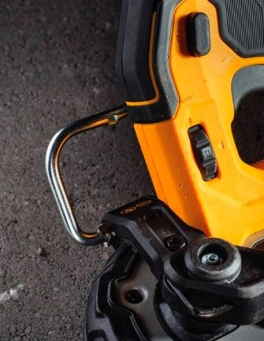 Sierra de banda DeWALT DCS377NT...