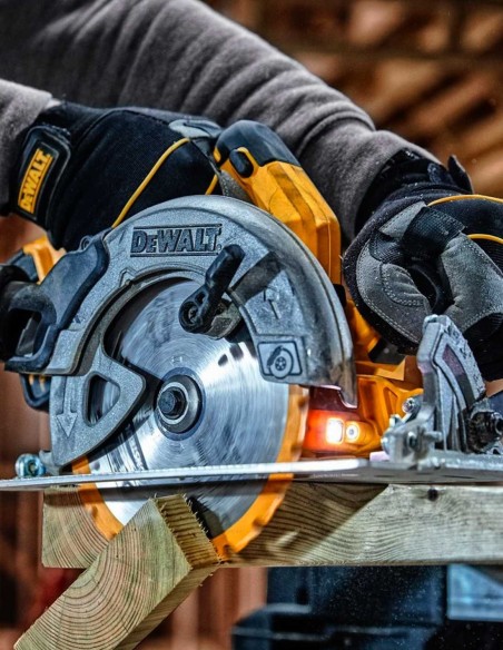 Sierra Circular DeWALT DCS570P1T (1 x 5,0 Ah + DCB115 + TSTAK VI)