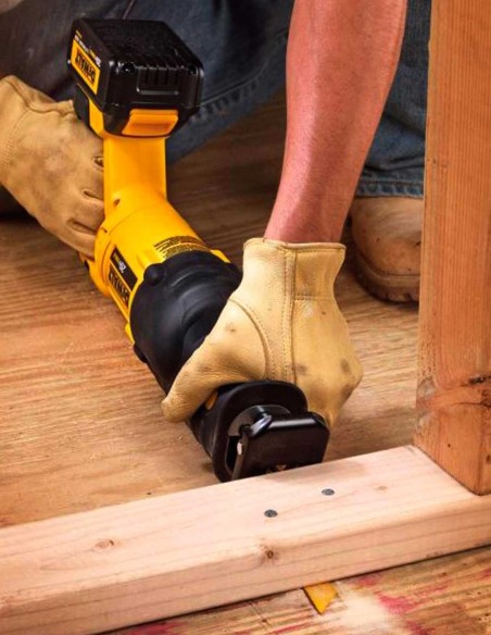 Sierra Sable DeWALT DCS380N (Cuerpo solo)