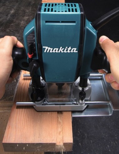Fresadora de superficie MAKITA RP0900...