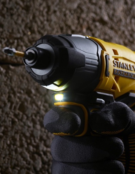 Atornillador de Impacto STANLEY FatMax SFMCF800M2K (2 x 4,0 Ah + Cargador + Maletín)