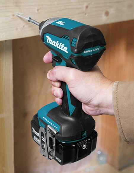 Atornillador de Impacto MAKITA DTD153RTJ1 (1 x 5,0 Ah + DC18RC + MAKPAC 2)