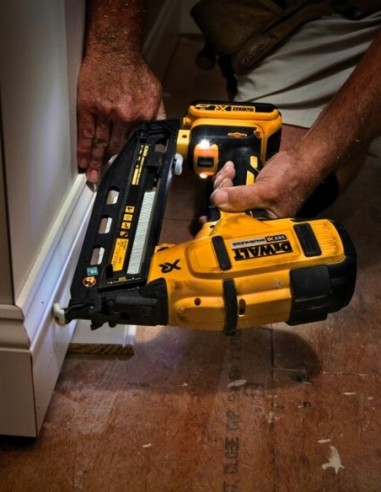 Clavadora DeWALT DCN660N (Cuerpo solo)
