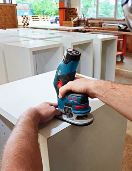 Fresadora de Cantos BOSCH GKF 12V-8 (Cuerpo solo)