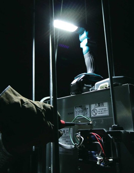 Linterna LED MAKITA DML801Z (Cuerpo solo)