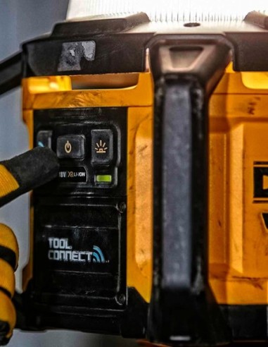 Foco LED DeWALT DCL074N (Cuerpo solo)